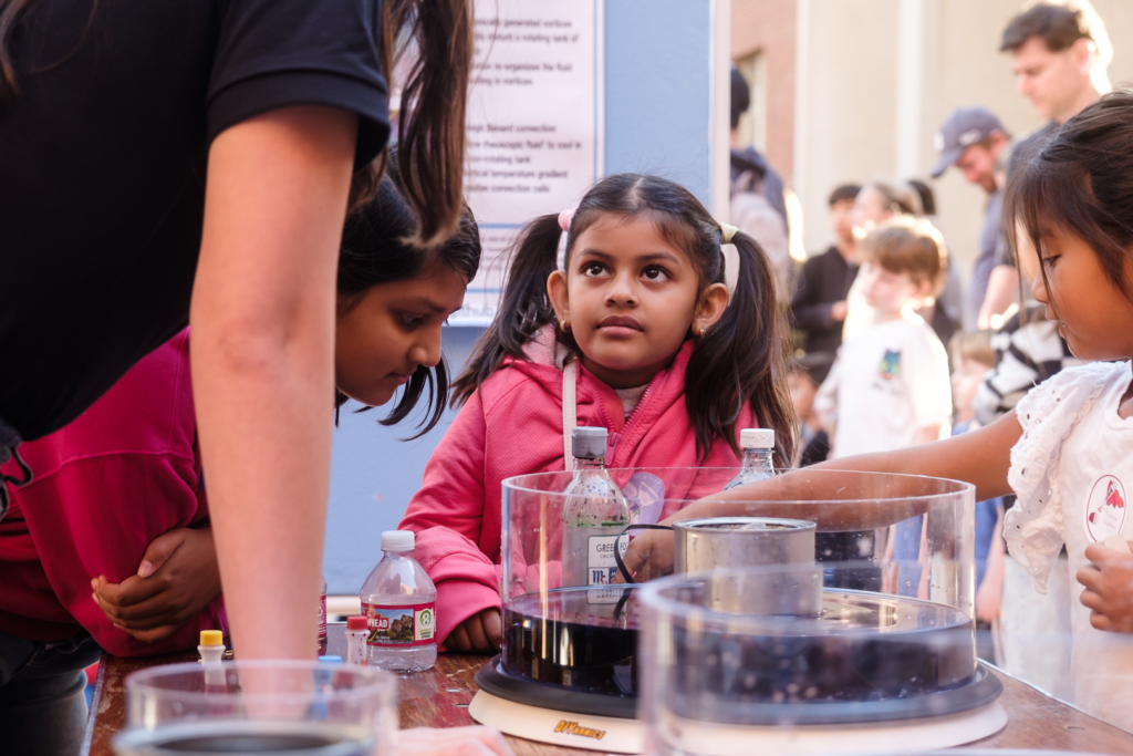 EPSS SpinLab's DIYnamics team teaches young children fluid flows using LEGO robotics.